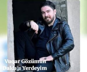 دانلود آهنگ Vuqar Gözümün Daldığı Yerdeyim + ترجمه