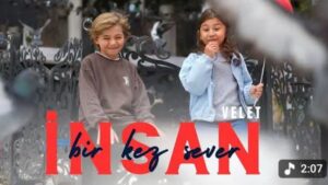 ترجمه آهنگ Velet İnsan Bir Kez Sever