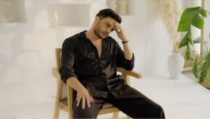 دانلود آهنگ İlyas Yalçıntaş Sana Bu Hikaye + ترجمه