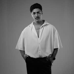 دانلود آهنگ Sezer Sarıgöz Sar Beni Sar + ترجمه